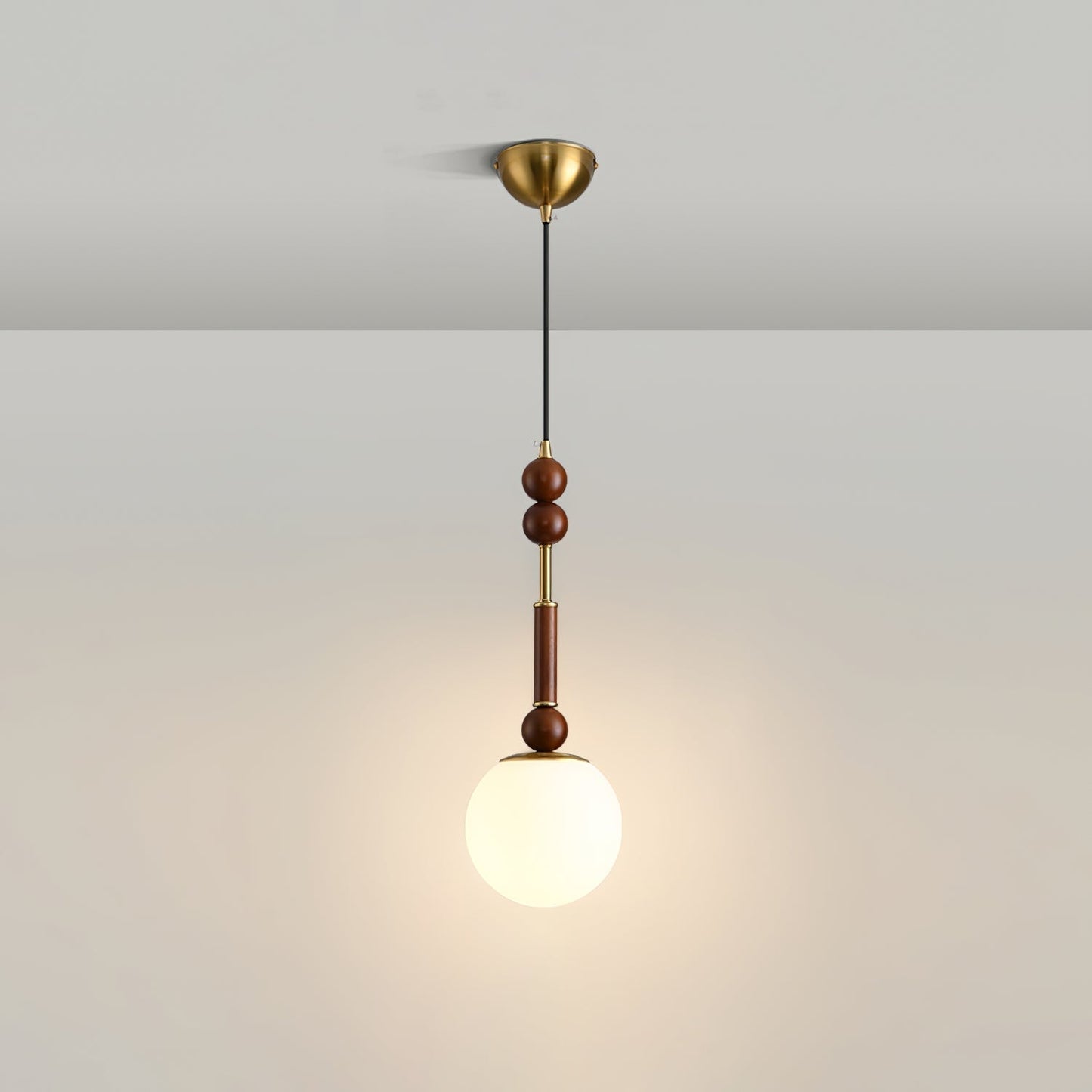 Romy – Pendelleuchte im römischen Stil mit Glas, Holz und Messing