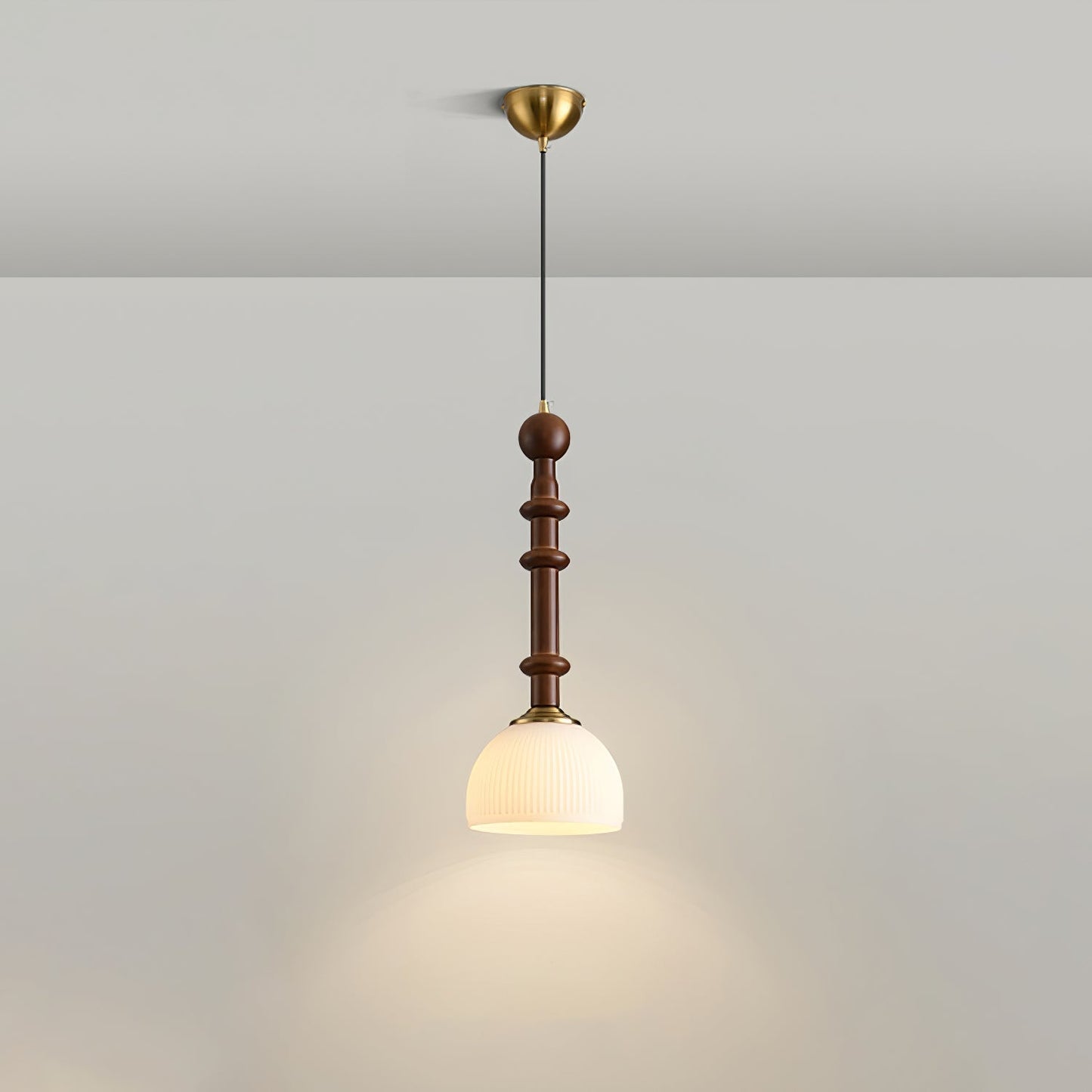 Romy – Pendelleuchte im römischen Stil mit Glas, Holz und Messing