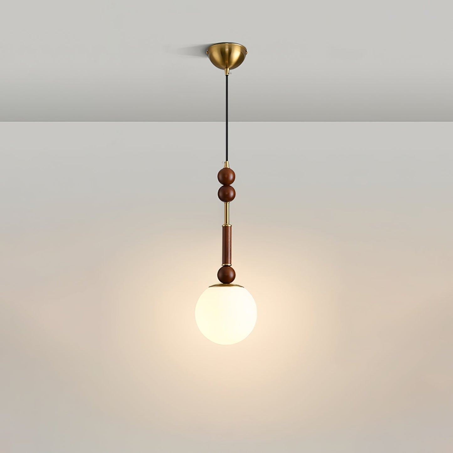 Romy – Pendelleuchte im römischen Stil mit Glas, Holz und Messing