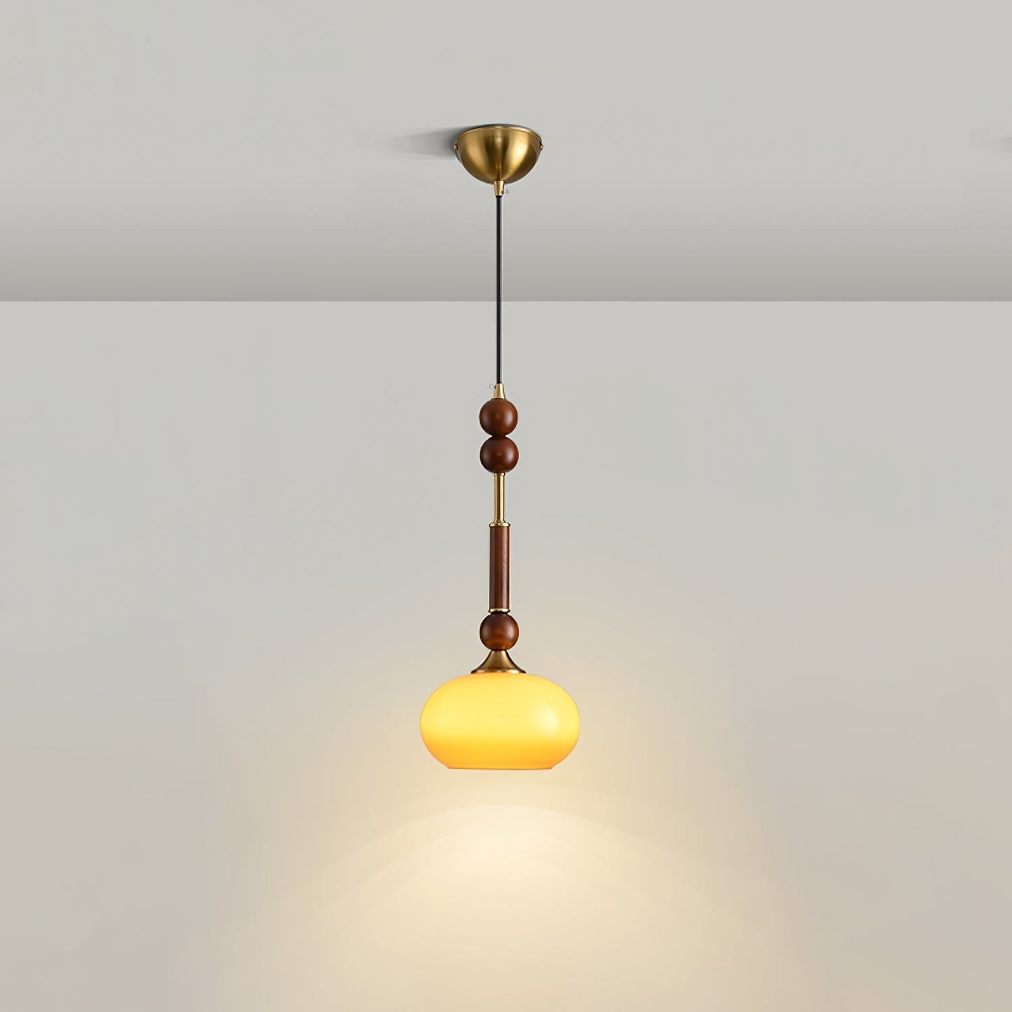 Romy – Pendelleuchte im römischen Stil mit Glas, Holz und Messing