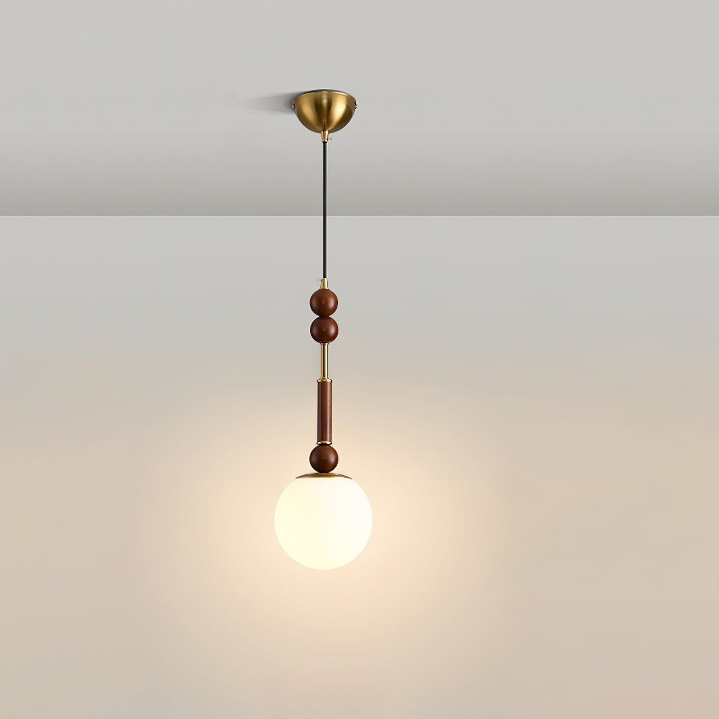 Romy – Pendelleuchte im römischen Stil mit Glas, Holz und Messing