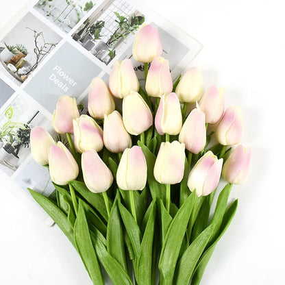 Realistische Kunsttulpen im eleganten Frühlingsstrauß