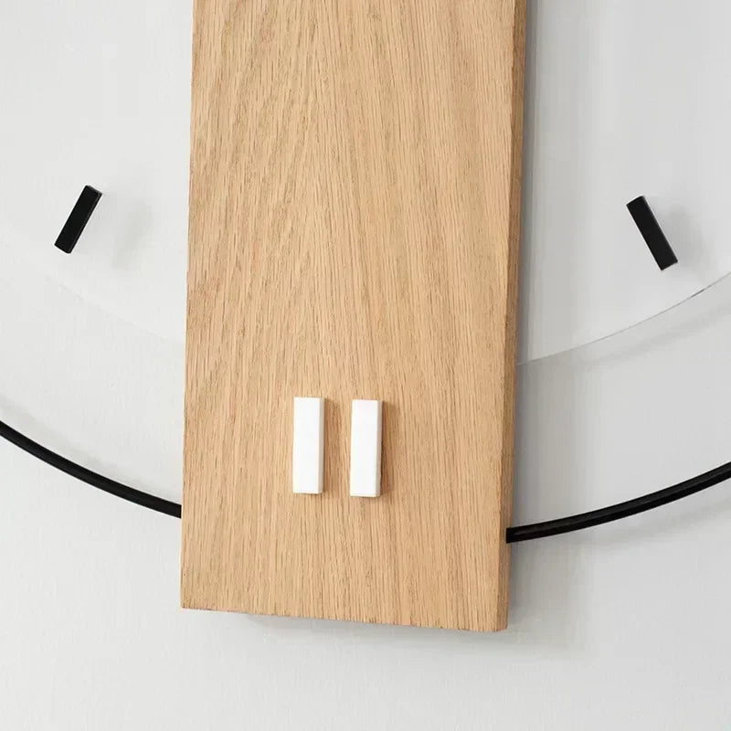 Leise Wanduhr aus Eichenholz