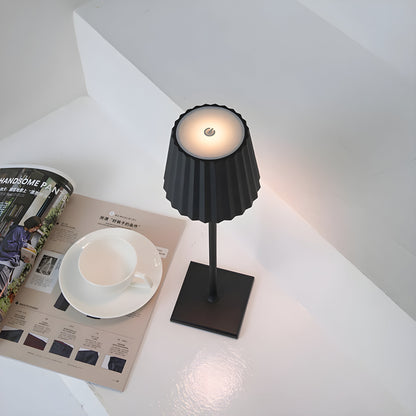 NordicTouch – Dimmbare Tischlampe im skandinavischen Stil