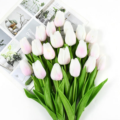 Realistische Kunsttulpen im eleganten Frühlingsstrauß