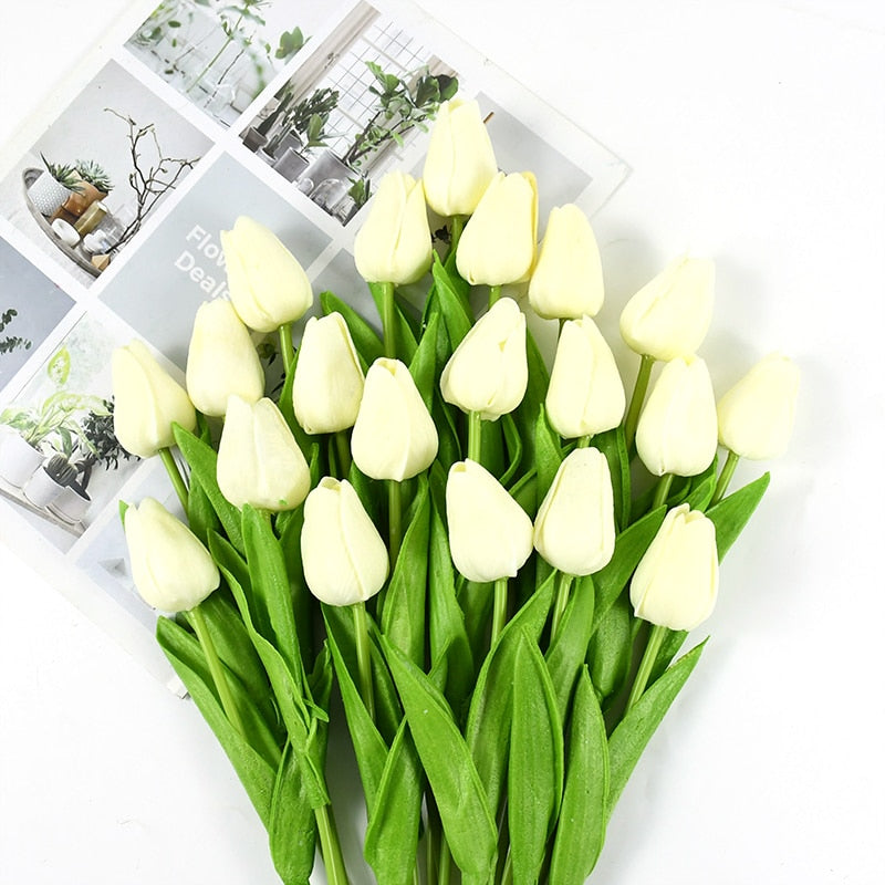Realistische Kunsttulpen im eleganten Frühlingsstrauß