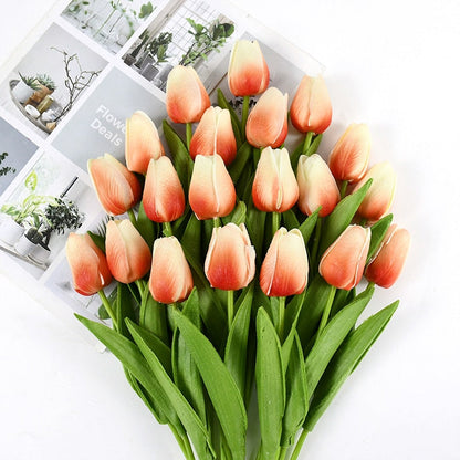 Realistische Kunsttulpen im eleganten Frühlingsstrauß