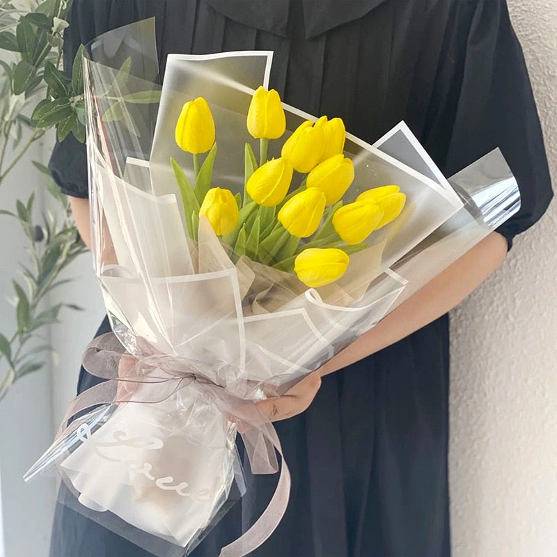 Realistische Kunsttulpen im eleganten Frühlingsstrauß