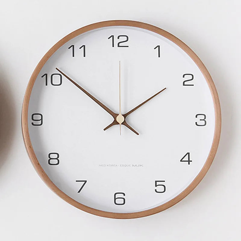 Wanduhr aus Holz im koreanischen Stil