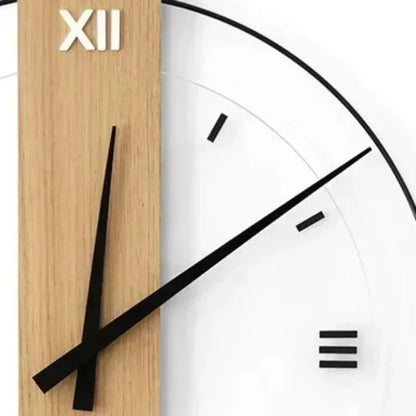 Leise Wanduhr aus Eichenholz