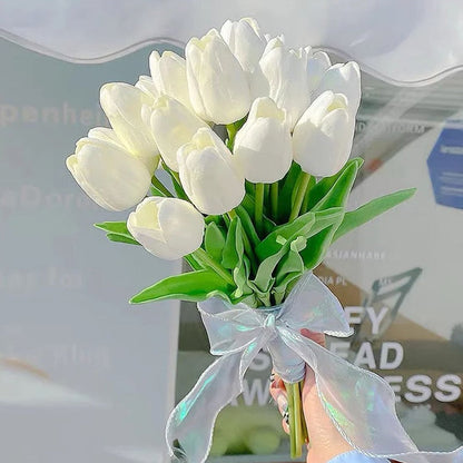 Realistische Kunsttulpen im eleganten Frühlingsstrauß