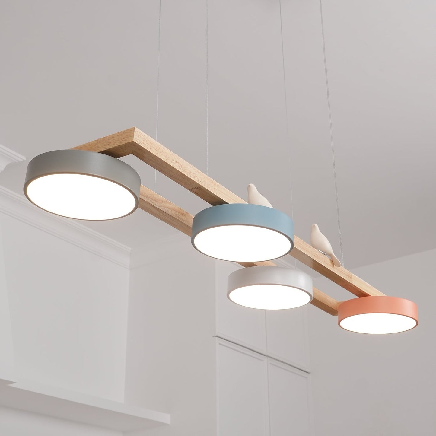 Elian – Moderner LED-Kronleuchter aus Massivholz