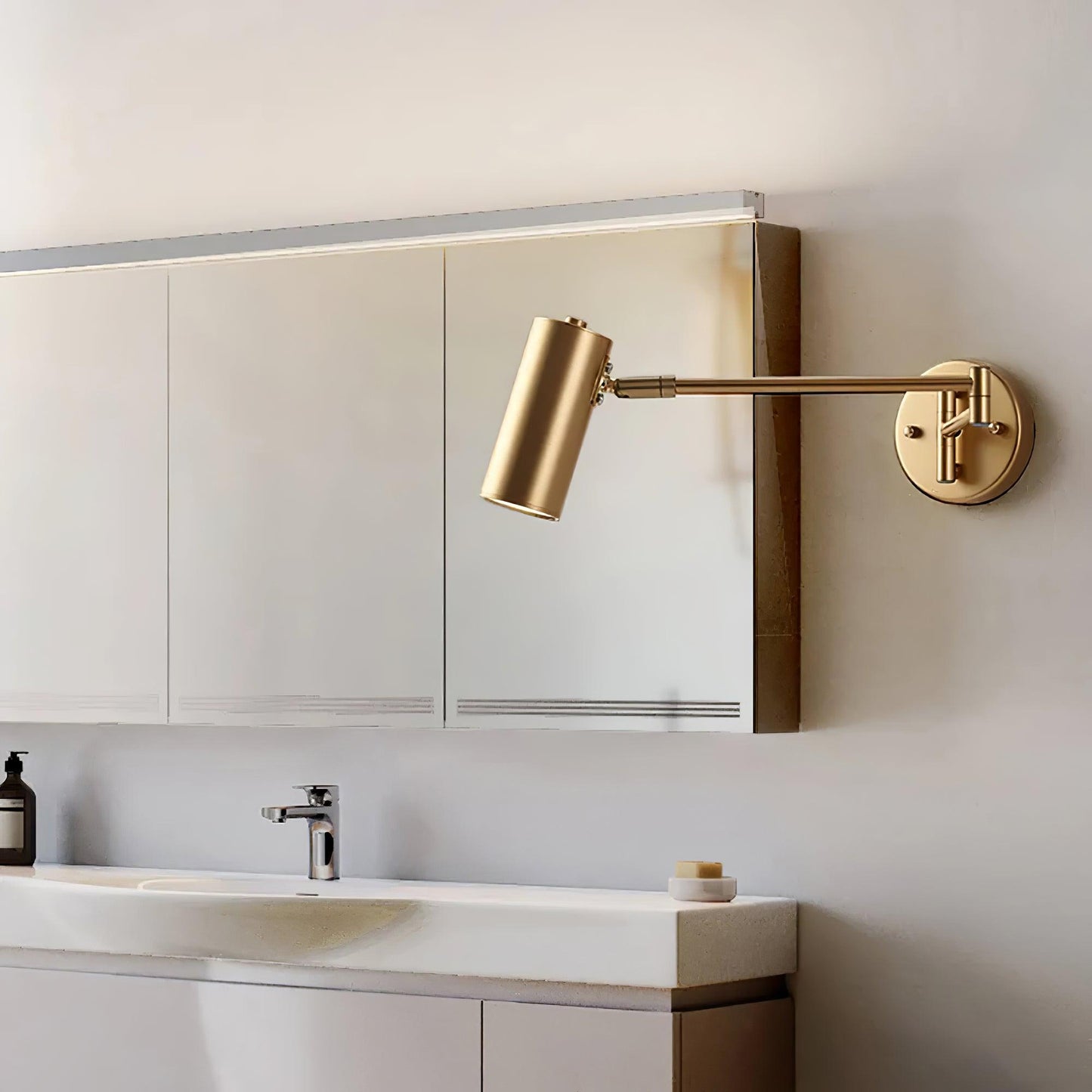 Lina – Verstellbare Wandleuchte mit Schwenkarm im modernen Design