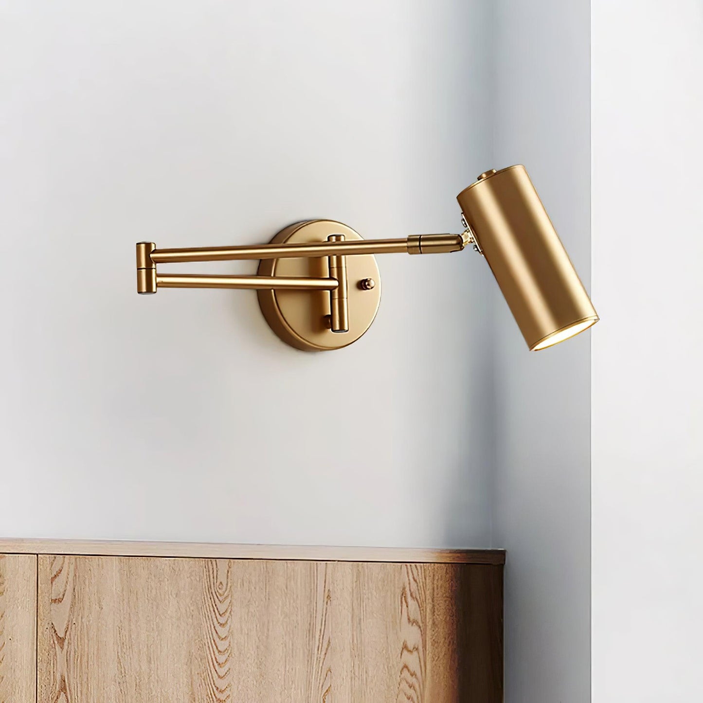 Lina – Verstellbare Wandleuchte mit Schwenkarm im modernen Design