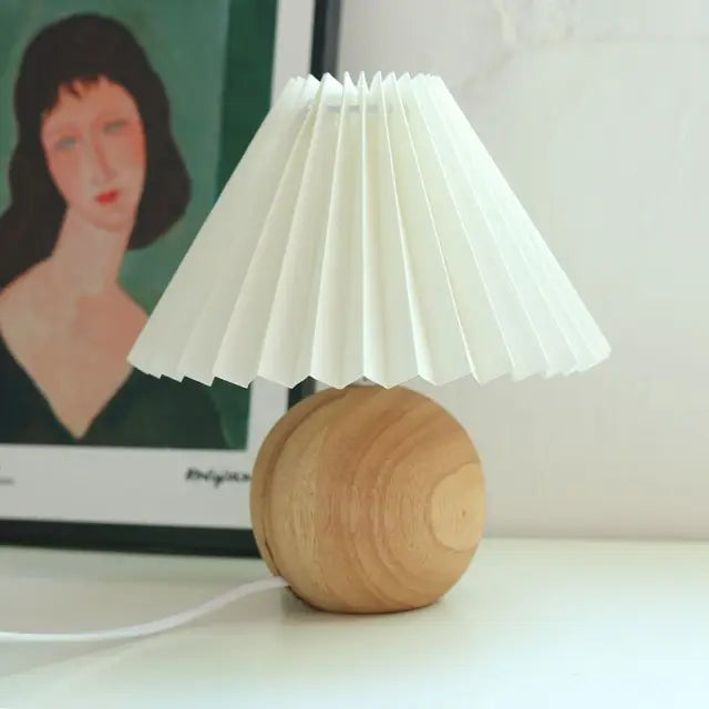 Retro-Tischleuchte mit plissiertem Schirm