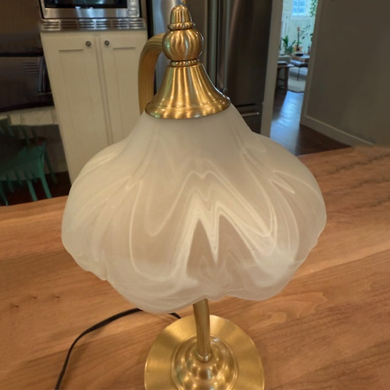 Maribel – Vintage Messing und Glas Blüten-Tischlampe
