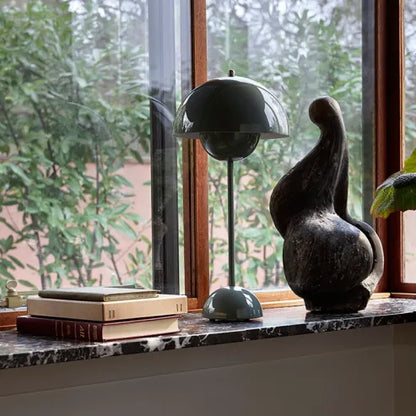 Aufladen der Touch Bud Mushroom Lampe
