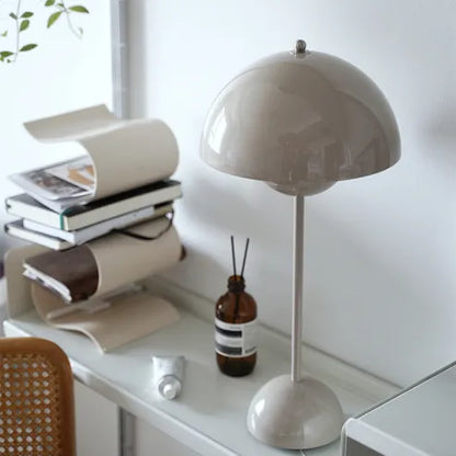 Aufladen der Touch Bud Mushroom Lampe