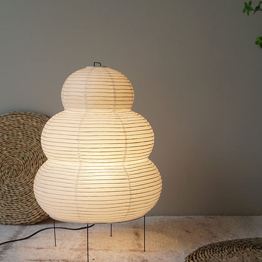 Japanische Reispapierlampe im künstlerischen Design