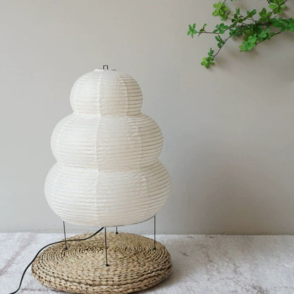 Japanische Reispapierlampe im künstlerischen Design