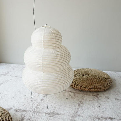 Japanische Reispapierlampe im künstlerischen Design