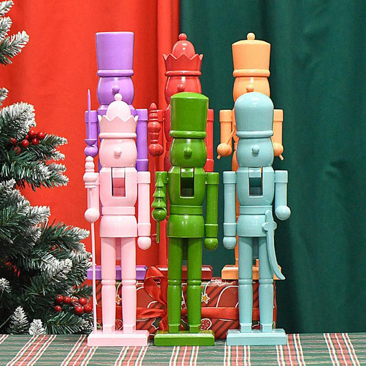 Zeitloser Weihnachtsnussknacker aus Massivholz