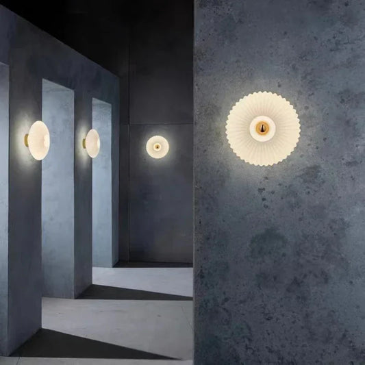 Französische Glaswandleuchte im Retro-Bauhausstil