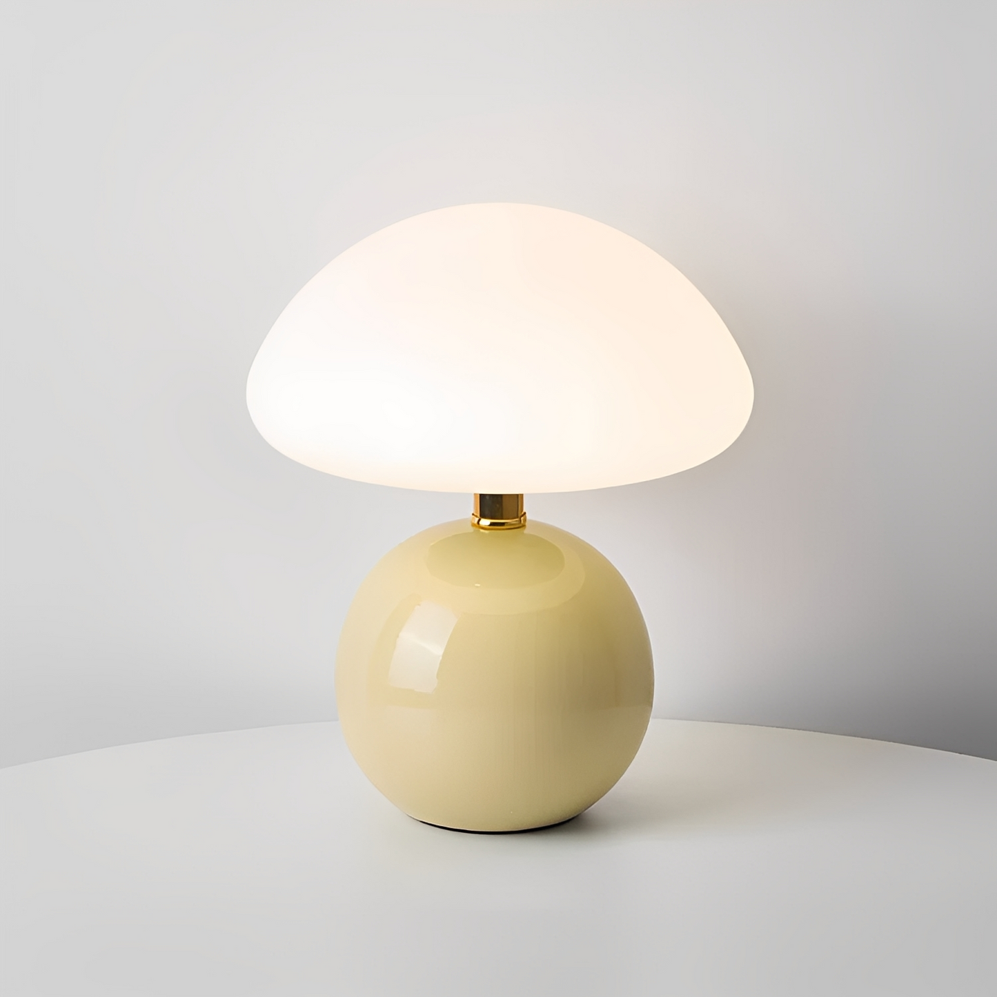 Nelly – Moderne Pilz-Tischlampe im Frost-Design