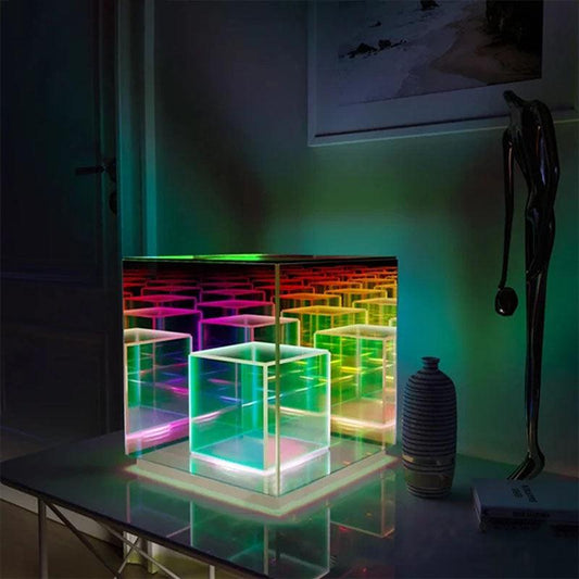 MirrorGlow – LED-Lichtwürfel mit unendlichem Spiegeleffekt
