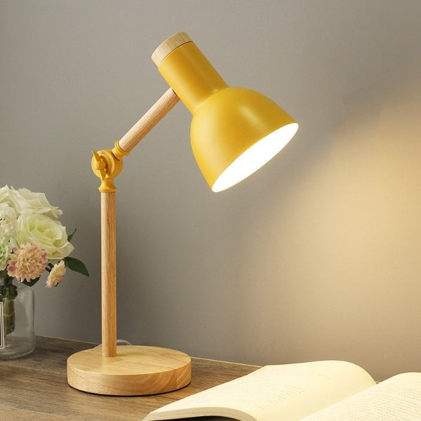 Nordische Tischlampe aus Holz