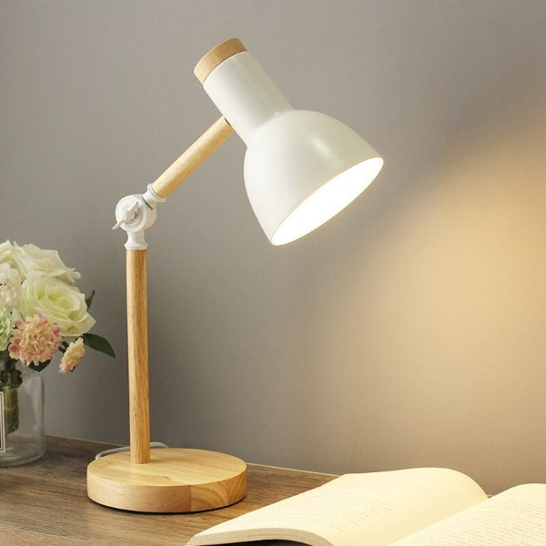 Nordische Tischlampe aus Holz
