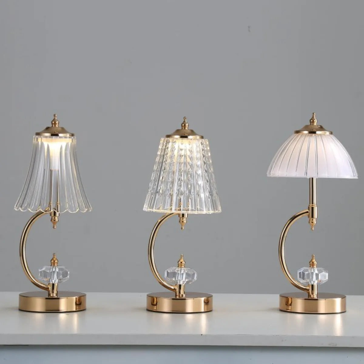 Emiko – Vintage Goldene Kristall-Tischlampe