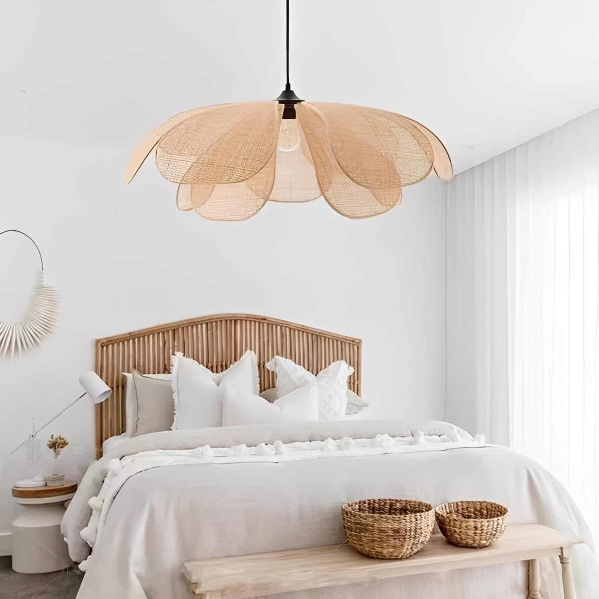 Moira – Handgefertigter Rattan-Blüten Kronleuchter