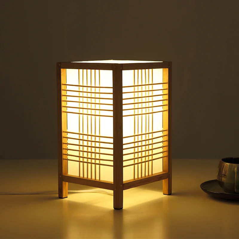 Hikari – Japanische Holzsäulen-Tischlampe