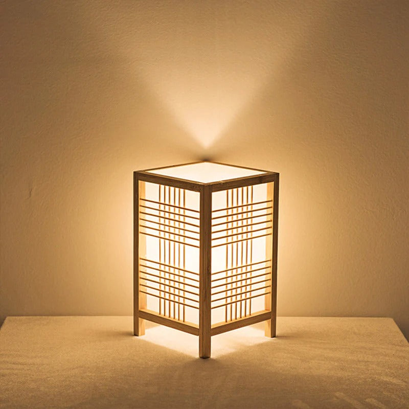 Hikari – Japanische Holzsäulen-Tischlampe