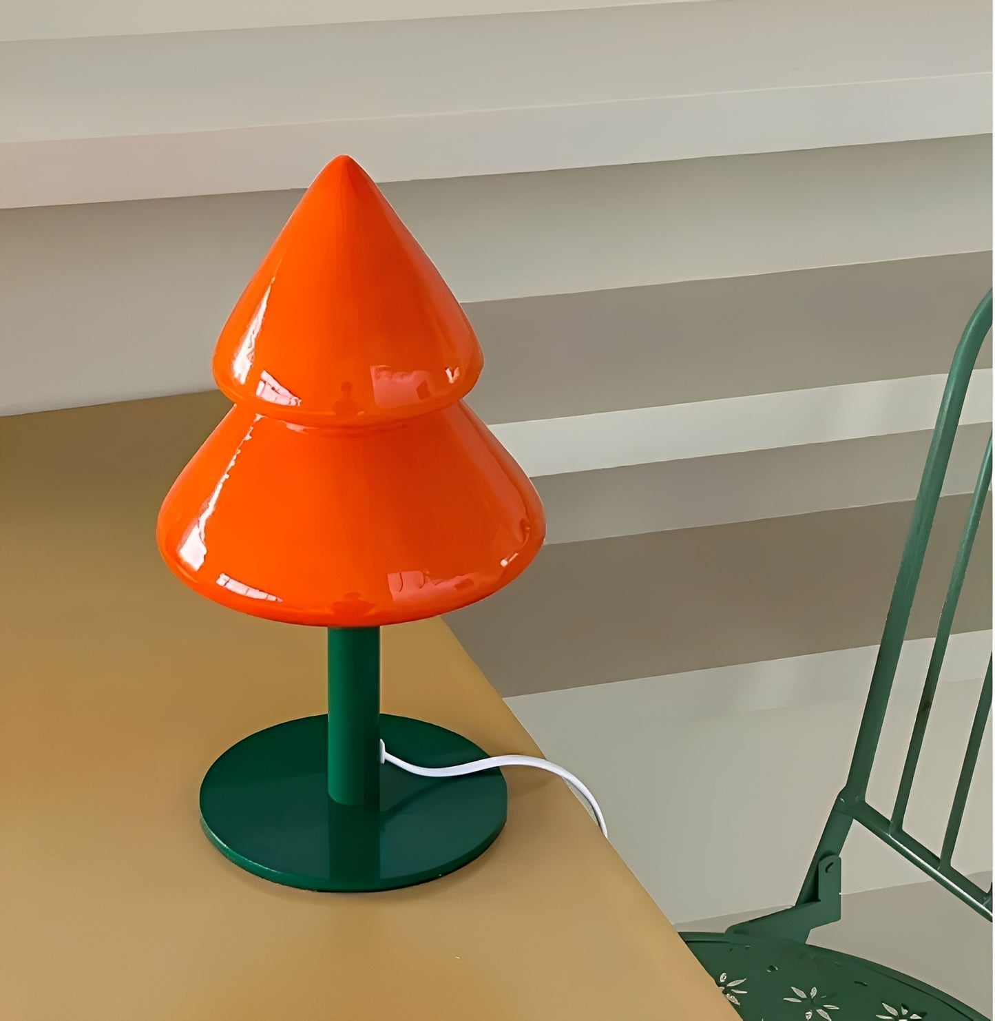 Noelle – Bunter Weihnachtsbaum Tischlampe