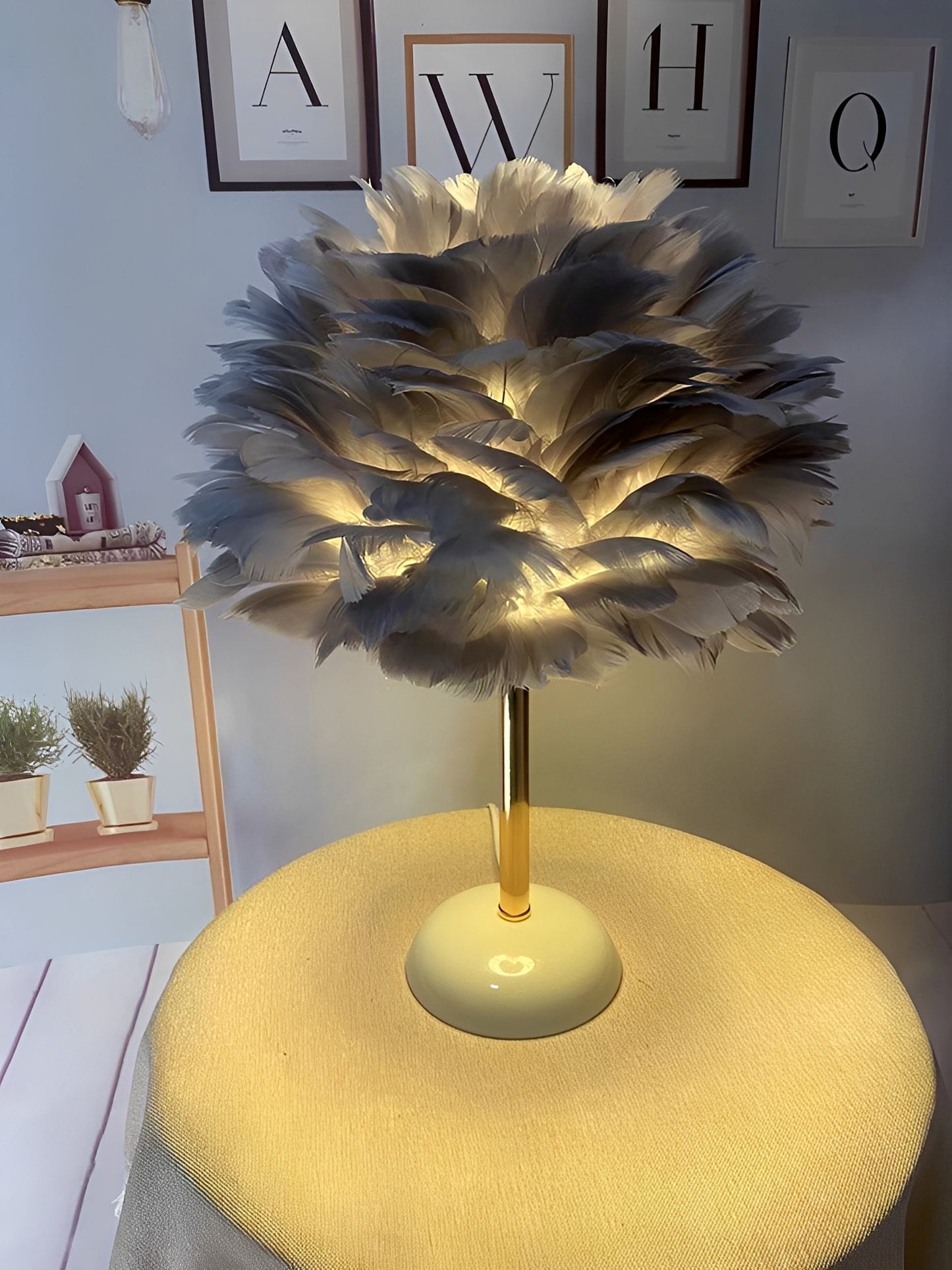 Lanivy – Feder Tischlampe