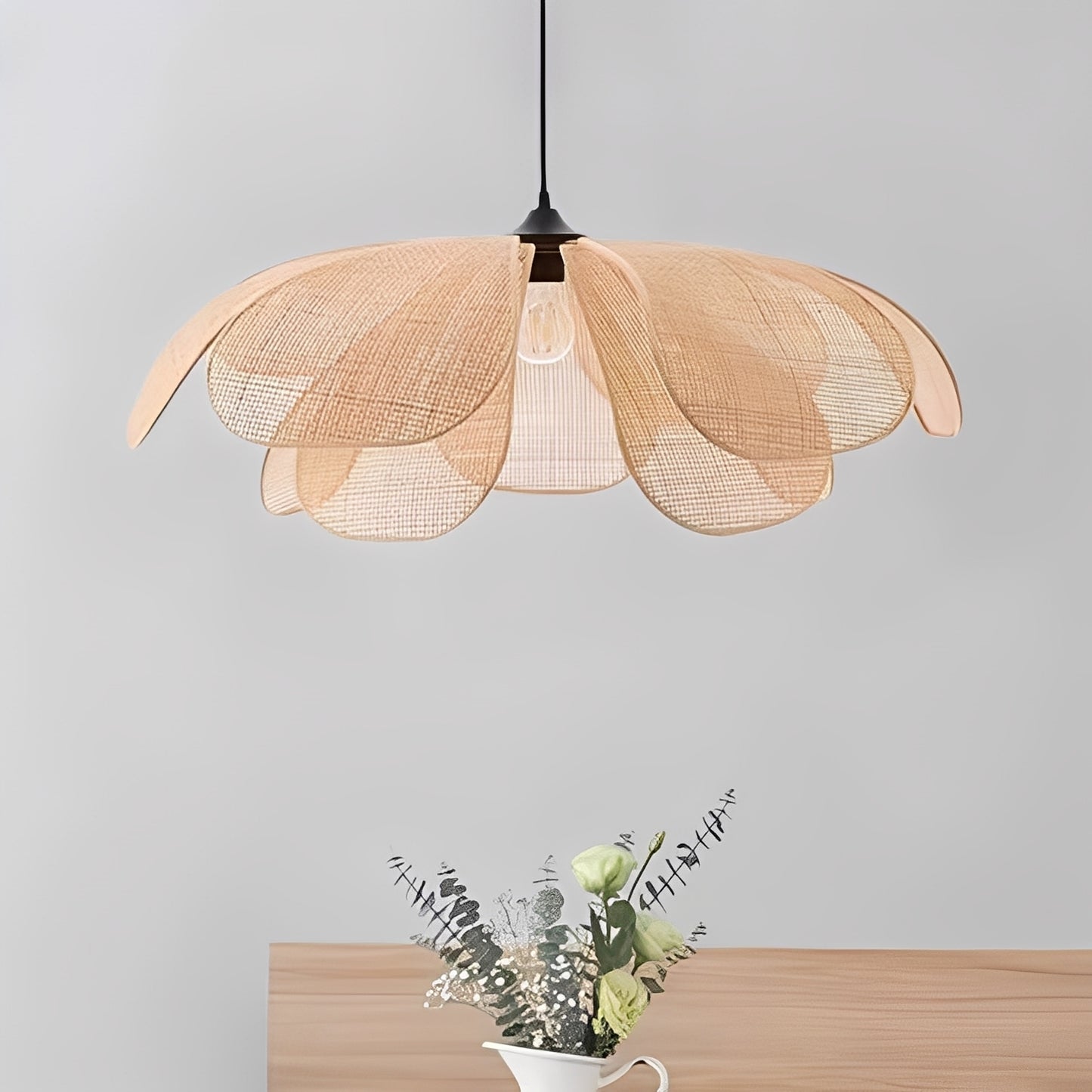 Moira – Handgefertigter Rattan-Blüten Kronleuchter