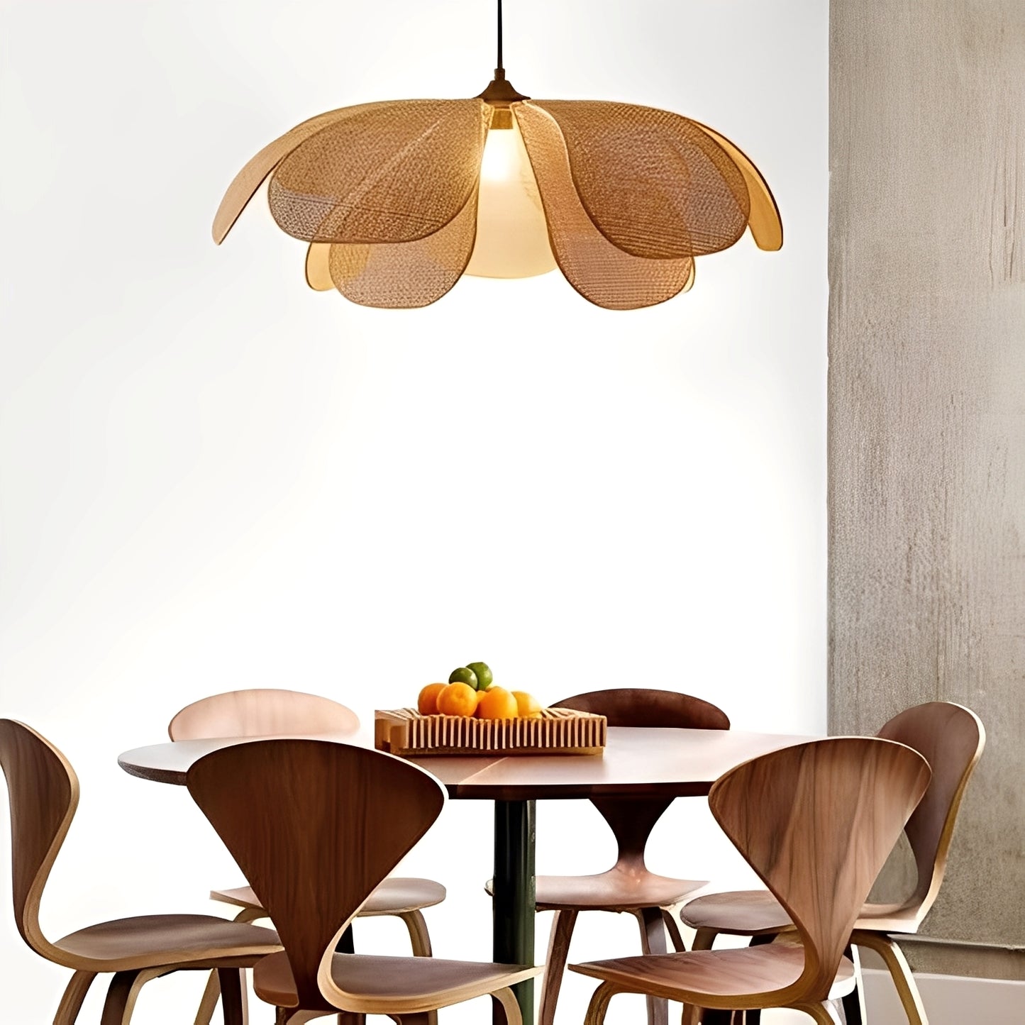 Moira – Handgefertigter Rattan-Blüten Kronleuchter