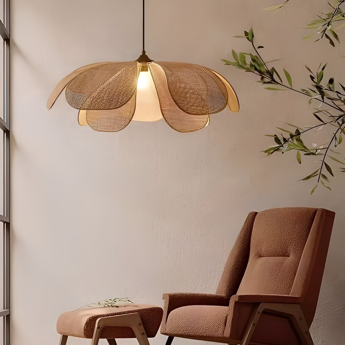 Moira – Handgefertigter Rattan-Blüten Kronleuchter