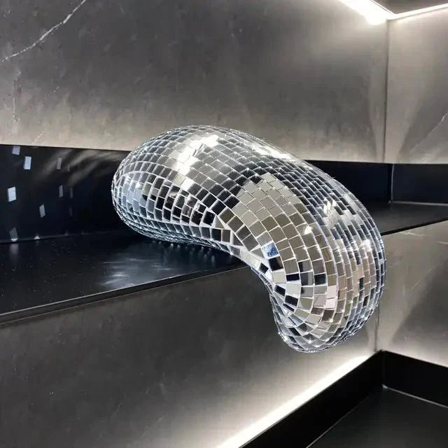 DripDazzle – Schmelzende Discokugel als glitzernde Wanddeko
