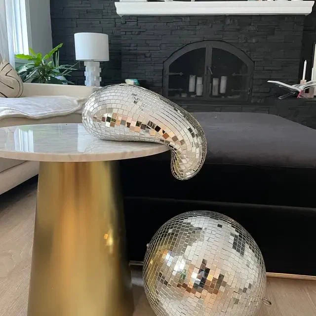 DripDazzle – Schmelzende Discokugel als glitzernde Wanddeko