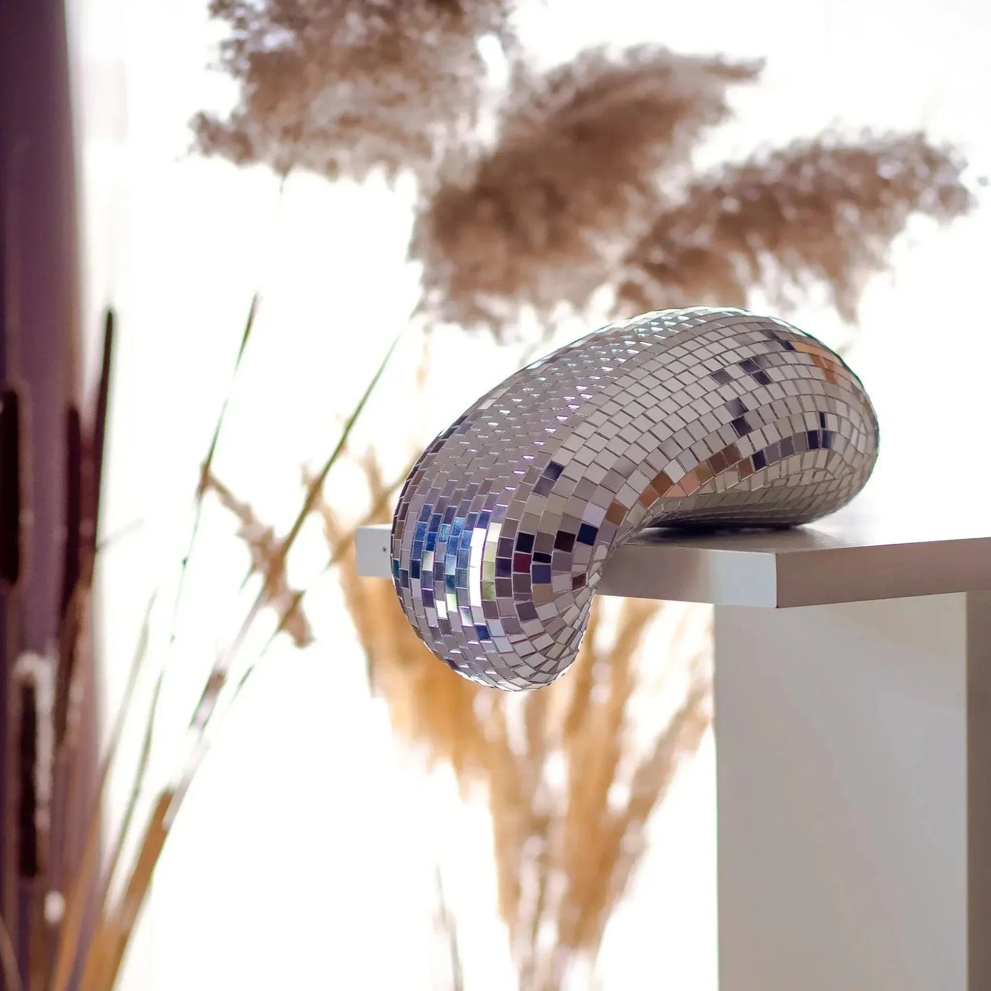 DripDazzle – Schmelzende Discokugel als glitzernde Wanddeko